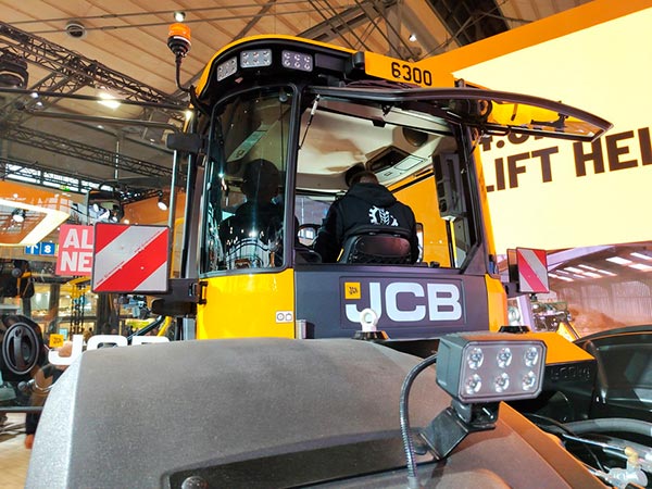 JCB, საშუალო, სიმძლავრის, ტრაქტორი