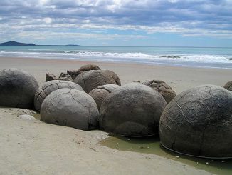 მოერაკის, ქვის, ბურთები