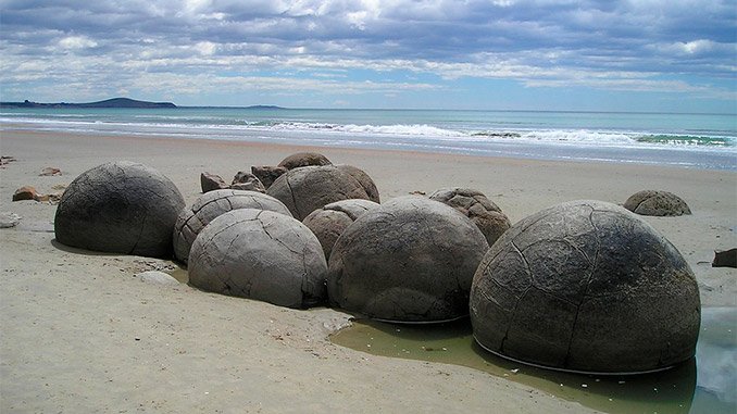 მოერაკის, ქვის, ბურთები