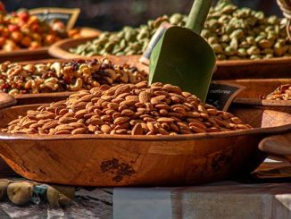 ნუში, ბაზარი