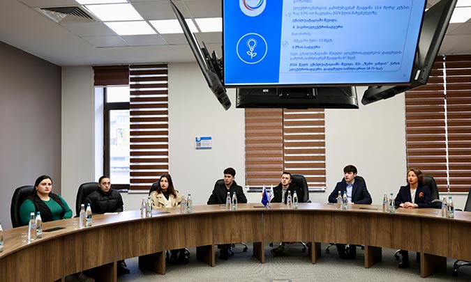 სემეკი, სტუდენტები